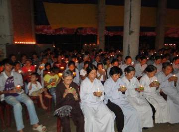 Đăk Lăk province: Phổ Quang pagoda lights candles for expressing gratitude to the Parents